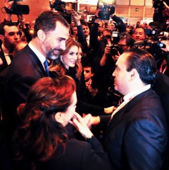 El gobernador Roberto Borge Angulo saludó al príncipe Felipe de Borbón y a su esposa Letizia Ortiz.