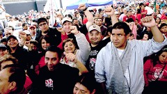 Integrantes del Sindicato Mexicano de Electricistas se manifestaron afuera de la Suprema Corte de Justicia de la Nación.