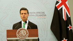 El presidente Enrique Peña Nieto encabezó la recepción a John Key, primer ministro de Nueva Zelandia, quien llegó a México y de inmediato firmó una carta de intención.