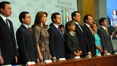 El presidente Enrique Peña, acompañado de su esposa, Angélica Rivera, puso en marcha el Programa Seguro de Vida para Jefas de Familia.