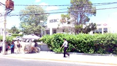 Las sucursales bancarias de Cancún carecen de vigilancia. Nuevamente una turista es víctima de los amantes de lo ajeno.