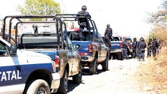 Agentes policiacos, como los de la gráfica de archivo se enfrentaron a delincuentes en tres municipios de Michoacán.