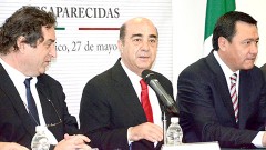 El procurador general de la República, Jesús Murillo Karam, y el secretario de Gobernación, Miguel Ángel Osorio Chong, presentaron la Unidad de Búsqueda de Personas Desaparecidas.