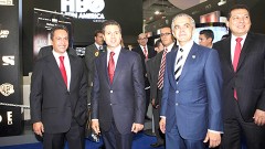 El presidente Enrique Peña Nieto se reunió ayer con los concesionarios de la industria de televisión por cable e inauguró la “Expo-Canitec”.