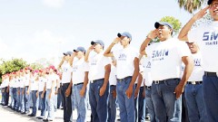 Un total de 432 soldados remisos y 19 damas voluntarias realizaron el tradicional juramento al lábaro patrio.