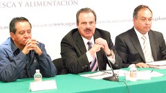 El secretario de Agricultura, Enrique Martínez y Martínez, encabezó la reunión de la Comisión Nacional de las Zonas Áridas, que serán convertidas en regiones de arraigo.