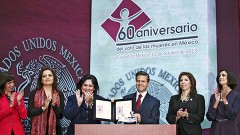El Presidente de México encabezó la ceremonia conmemorativa del 60 aniversario del Voto de las Mujeres en México.