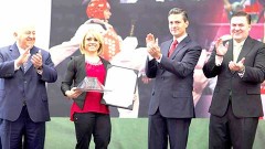 En la residencia oficial de Los Pinos, el Ejecutivo federal entregó el Premio Nacional del Deporte y el Premio Nacional de Mérito Deportivo en su edición 2013.