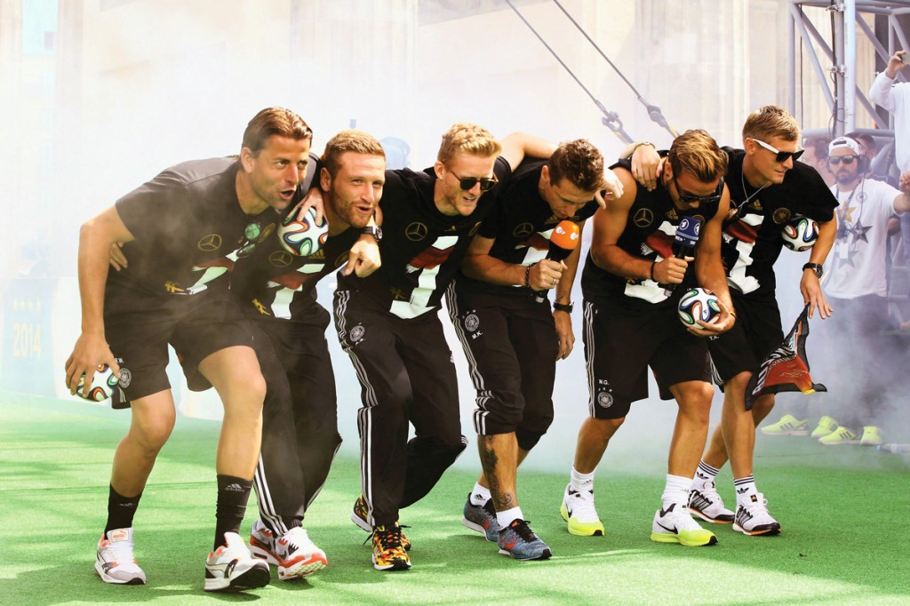 Durante el festejo en la Puerta de Brandenburgo, jugadores de la selección campeona del mundo se mofaron del equipo argentino.