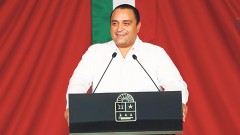 En su discurso desglosó los cuatro ejes del Plan Quintana Roo 2011-2016: Solidario, Verde, Competitivo y Fuerte.