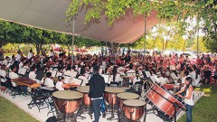 La orquesta está conformada por un gran número de talentosos niños y jóvenes.