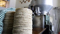 Ante las especulaciones de un posible aumento en el precio de la tortilla, la industria de la masa y la tortilla prefiere reducir sus utilidades que incrementar el kilogramo de la tortilla ante el descenso en el consumo de entre un 15 a un 30 por ciento.
