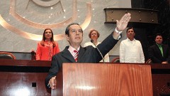 Este hombre, Rogelio Ortega Martínez, ya sabe lo que es sentarse a negociar con dirigentes difíciles; lo hizo en el gobierno de Zeferino Torreblanca y lo respalda un historial impecable.