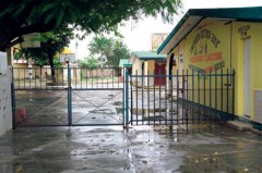 Las torrenciales lluvias tuvieron repercusión en algunas instituciones de Cancún, como la Universidad Tecnológica y la Universidad del Caribe, donde debido a su ubicación, las clases fueron suspendidas