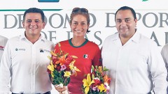 Durante las actividades, el gobernador hizo un reconocimiento a Demita Vega, primera deportista clasificada para los Juegos Olímpico de Río de Janeiro, y entregó una bicicleta de mano al paratleta Carlos Mena García.