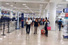 En el Aeropuerto Internacional de Cancún la vigilancia y prevención se refuerza contra el virus del ébola, al igual que en los puntos marítimos y en la frontera.