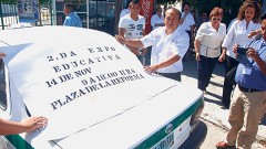 La casa de los taxistas en Cancún se sumó a la promoción de la “Expo Educaativa”, con la pinta de parabrisas traseros de 200 taxis, que circulan en el centro, colonias y regiones populares.