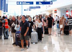 Las llegadas y salidas presentan su mayor afluencia los fines de semana, por lo que opera el aeropuerto al 100% de su capacidad.