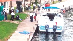 Los pasajeros eran turistas del hotel Oasis Palm Beach y se reporta que dos personas más resultaron lesionadas en el trágico accidente.