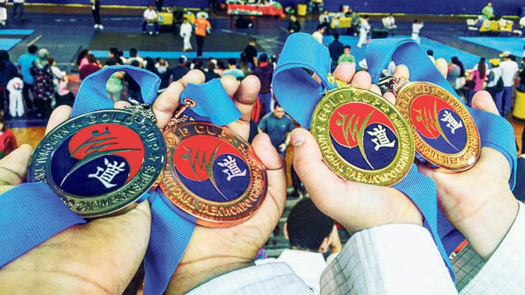 Con un cargamento de oro y plata los alumnos de la organización de Taekwondo Muldo Cancún, regresaron de la capital del mundo.