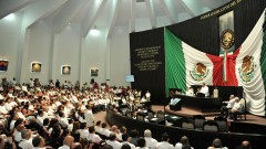 El gobernador Roberto Borge Angulo Roberto Borge Angulo durante la Sesión Pública y Solemne de la XIV Legislatura del Congreso del Estado, con motivo del 41 aniversario de la creación del Estado libre y soberano de Quintana Roo.