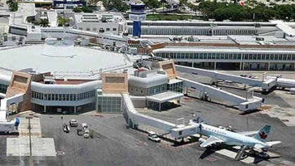 La afluencia de pasajeros durante el presente año se reflejó en el aumento de vuelos y propició que se concretara la nueva terminal número 4 en el aeropuerto internacional de Cancún.