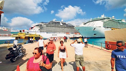 Las empresas de cruceros tienen un apretado itinerario de desembarques, tanto en Cozumel, como en Mahahual, esta semana.