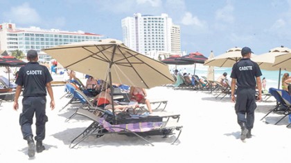 Existe alta afluencia en las playas, sobre todo en los balnearios de Cancún como Playa del Niño, Tortugas, Langosta y El Mirador.