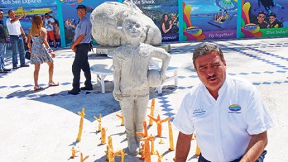Hundirán una nueva escultura en Punta Sam a fin de distribuir más de dos mil visitas diarias de turismo al arrecife marino, con la apertura de una nueva sala en el Museo Subacuático como parte de sus atractivos en la zona.