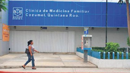 Hace cuatro años llenó formatos para solicitar a la administración de la clínica la disposición de rampas de acceso al área de farmacia.