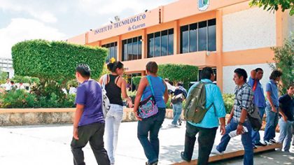 Se manifiestan alumnos del Instituto Tecnológico de Cancún (ITC)  para exigir director que desde hace 8 meses no se tiene, lo que ocasiona retraso en la tramitación de la cédula profesional.