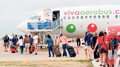 Arranca operaciones la aerolínea VivaAerobus con la conexión Cancún–Puebla-León a partir del primero de octubre, con dos vuelos a la semana, e iniciarán actividades con la ruta Mérida-Veracruz en la península de Yucatán.