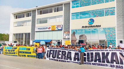 La situación en Puerto Aventuras aún permanece en tensión, ya que a la entrada de la población se encuentra un camión de bomberos, así como patrullas y agentes judiciales haciendo rondines.