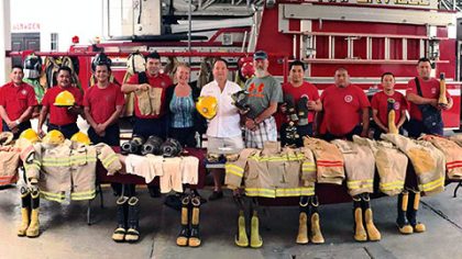 En la donación de pantalones de hule, botas, cascos y diferentes equipos para los bomberos de Cancún, participaron desde las líneas aéreas, hasta las aduanas, que agilizaron los trámites, informó el director de la corporación, Thomas Hurtado Morris.