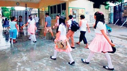 En beneficio del sector estudiantil y de los padres que trabajan, en Quintana Roo no ajustará el calendario escolar como otras entidades, por acuerdo de la SEyC y autoridades educativas del ámbito federal.