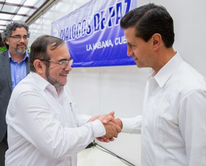 Enrique Peña Nieto felicita al líder de las FARC-EP, Timoleón Jiménez “Timochenkó”, por los acuerdos de paz logrados con el gobierno colombiano.