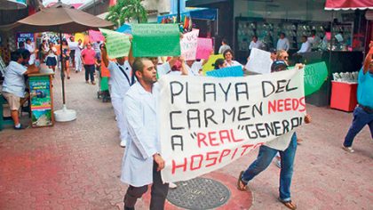El conflicto laboral de médicos y enfermeras en el Hospital General de Playa del Carmen se agudizó ante las medidas tomadas por el director del nosocomio.
