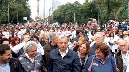 Andrés Manuel López Obrador y simpatizantes marcharon del Ángel de la Independencia hacia la Glorieta de Colón.