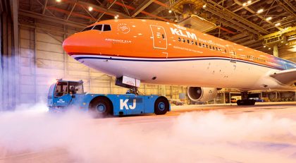 El avión naranja de KLM.