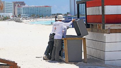 A diario, más de 130 elementos de la Secretaría de Obras Públicas y Servicios retiran desechos de arenales.