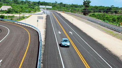 El libramiento carretero, que consta de 14 kilómetros, reduce el tiempo para quienes viajan de Mérida a Cancún.
