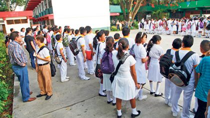 Más de 430 mil estudiantes regresan este lunes 22 a clases en Quintana Roo.