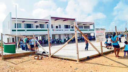 A pesar del “avance” en las obras públicas, de las 7 escuelas de nueva creación, sólo concluyeron dos.