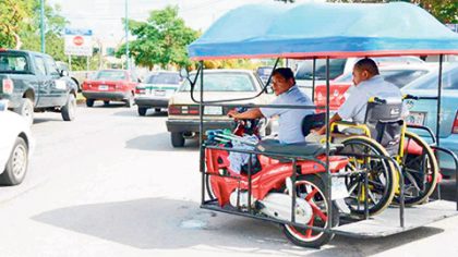 La inconformidad por la operación de tricitaxis o tricimotos por parte del Sindicato de Taxistas Andrés Quintana Roo, podría dejar a los grupos vulnerables sin empleo.
