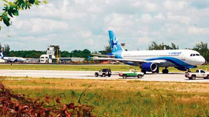 De acuerdo con información proporcionada por la administración del Aeropuerto de Chetumal, este año se espera brindar el servicio a más de 200 mil pasajeros.