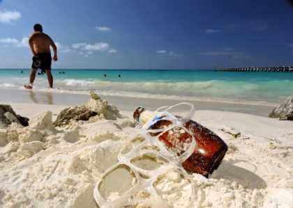 Se rompió el récord en generación de basura en las playas públicas de Cancún .