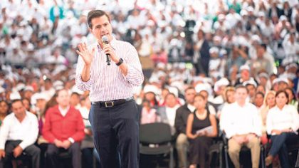 Enrique Peña Nieto entregó en Edomex el certificado un millón y medio del Programa Especial de Certificación del INEA.