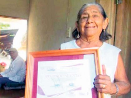 Doña Trinidad Canul Baas, a lo largo de sus 84 años de vida, se calcula atendió a más de mil 500 mujeres.