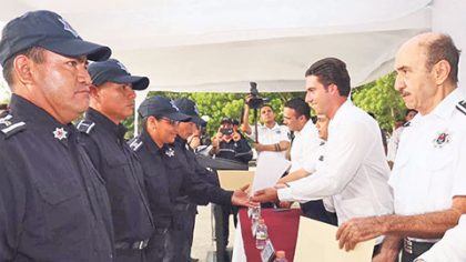 El alcalde, Remberto Estrada Barba, afirmó que su administración demanda una policía comprometida y honesta.