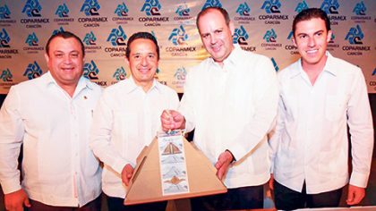 El gobernador Carlos Joaquín se reunió con líderes empresariales del estado.